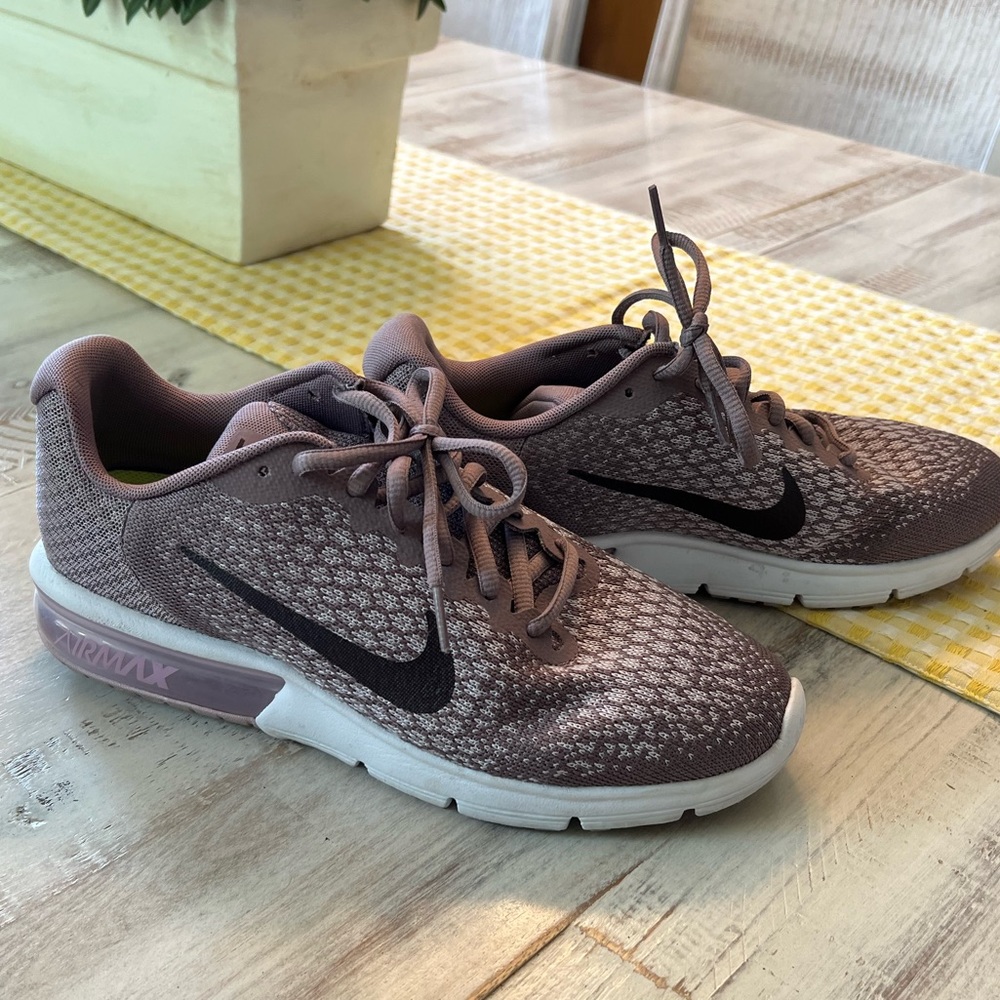 Nike AIR MAX Sequent 2